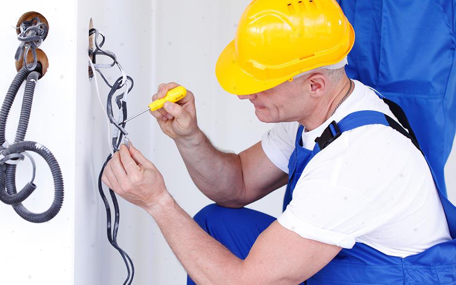 ouvrier électricien Étampes